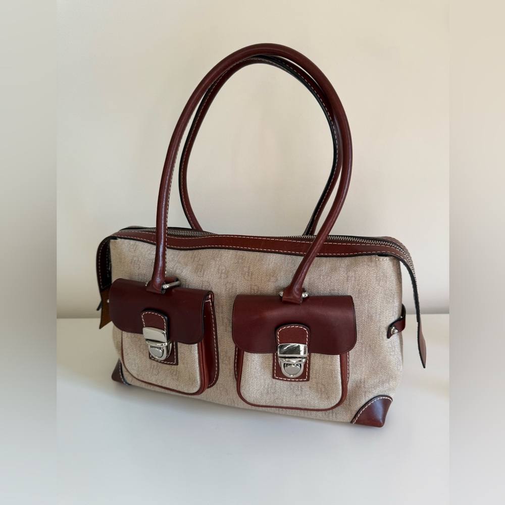 Dooney & Bourke Signature Anniversary Pocket Tote Saddle Brown Leather Handbag - Picture 2 of 16